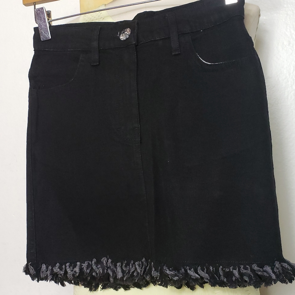 New without tag black skirt